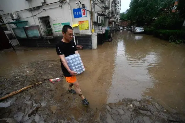 北京门头沟城区洪水退去 满地泥浆_门头沟洪水口村路线图_北京门头沟发大水