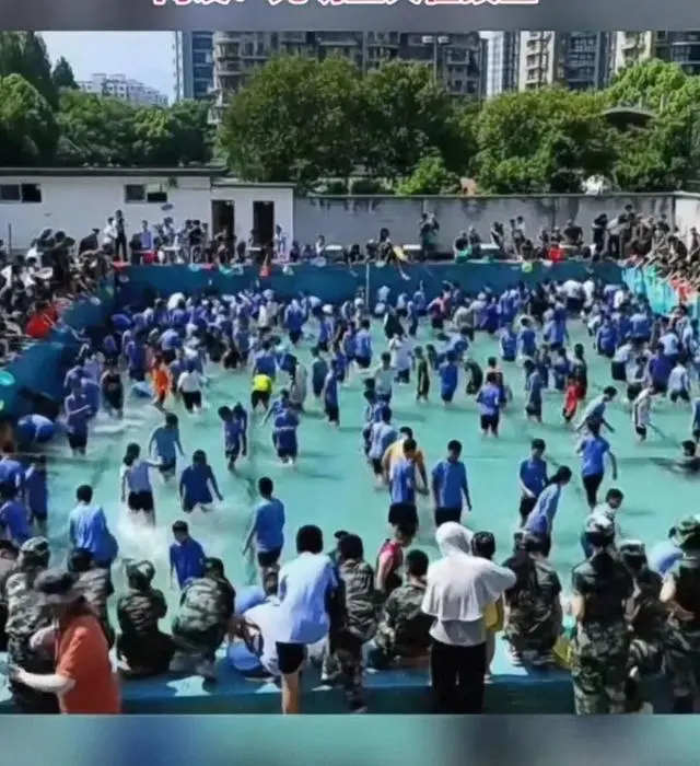 浙江一学校的军训是集体摸鱼_浙江有哪些学校是二本_浙江慈溪职高集体摸奶门